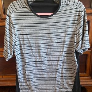 Lululemon size medium Mens workout shirt